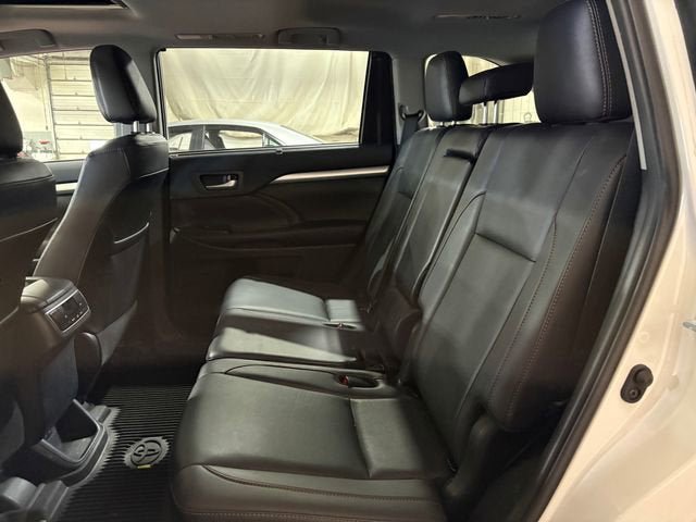Used 2019 Toyota Highlander XLE AWD/4WD image 20