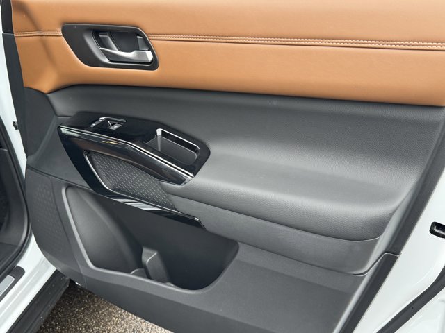 New 2026 Nissan Pathfinder Platinum w/ Cargo Package image 11