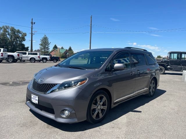 Used 2017 Toyota Sienna SE Premium FWD image 3