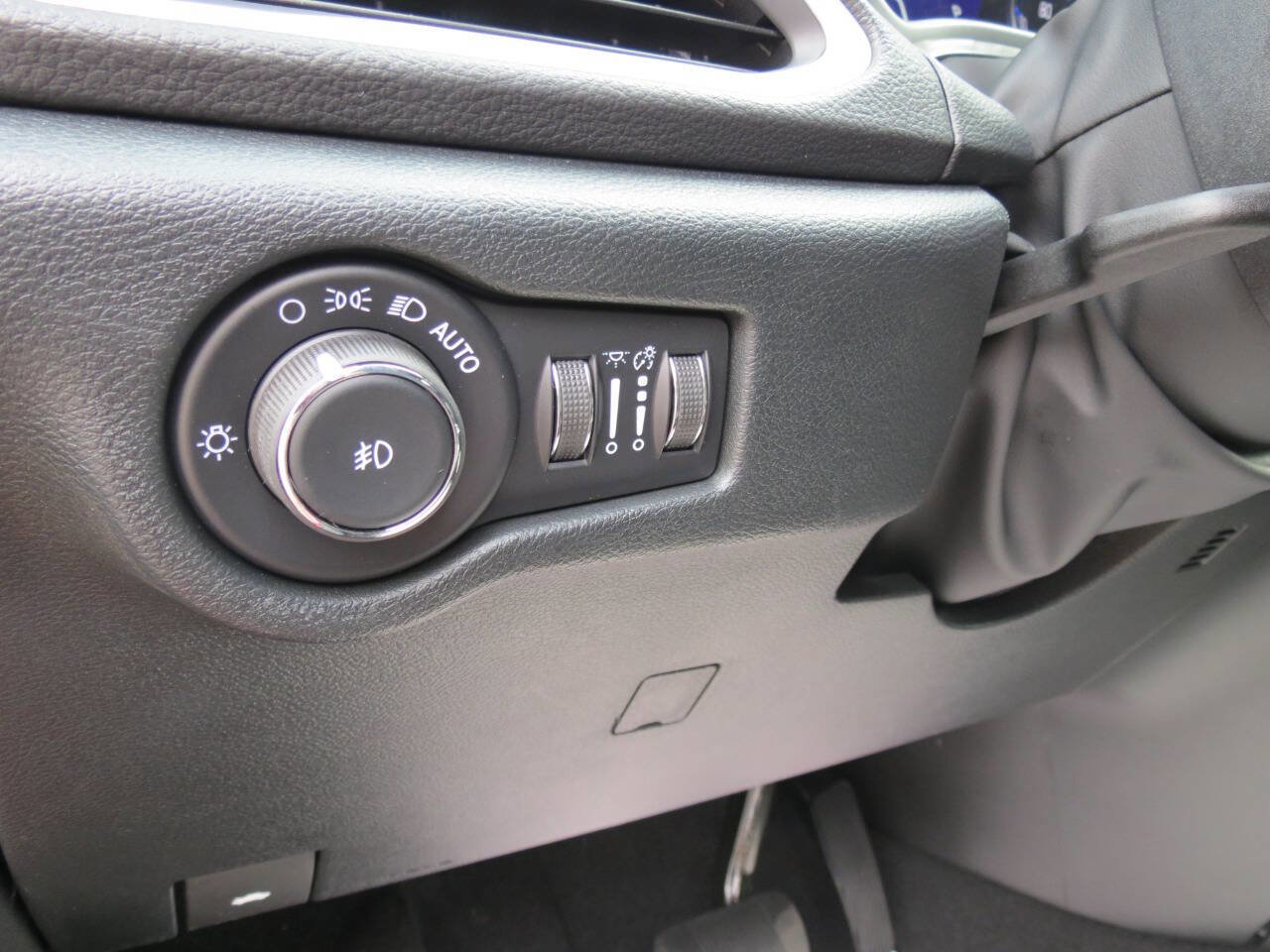New 2026 Chrysler Pacifica Select image 8