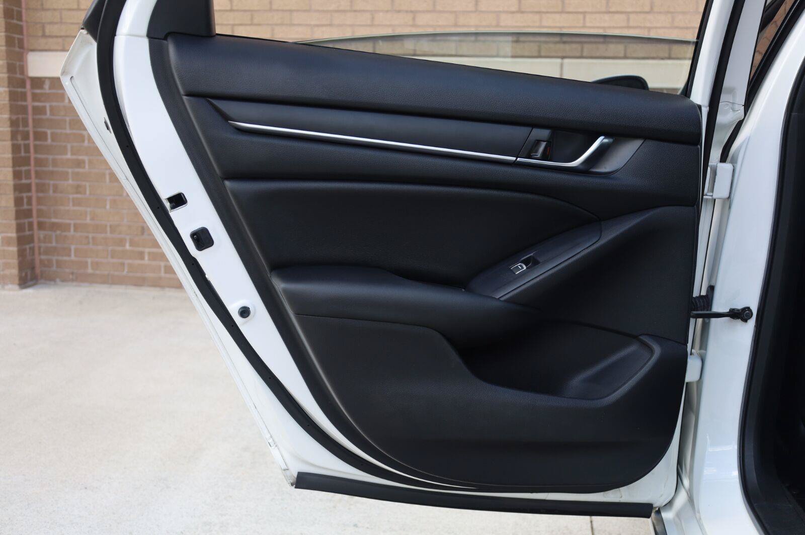 Used 2019 Honda Accord EX image 21