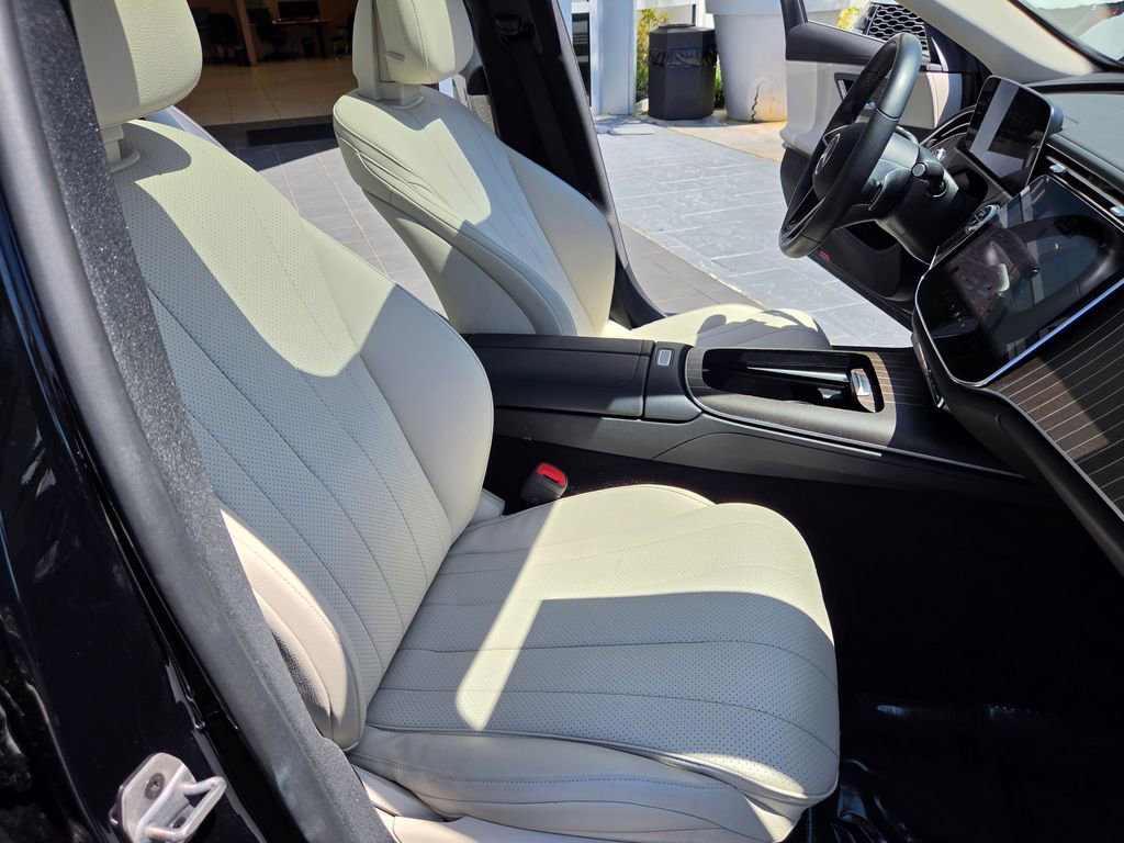 Used 2025 Mercedes-Benz E 350 Sedan image 19