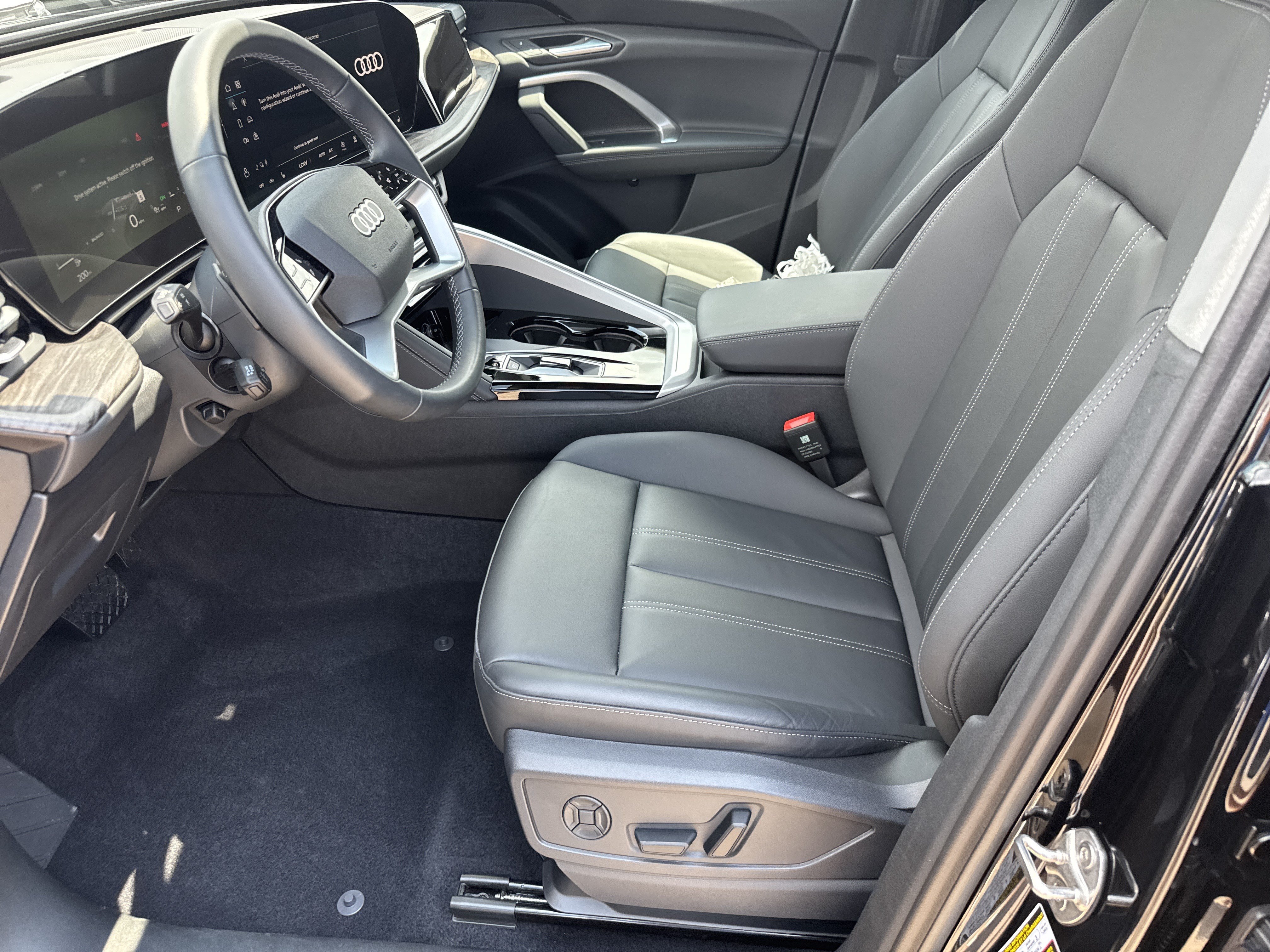 Certified 2025 Audi Q5 Premium AWD/4WD image 5