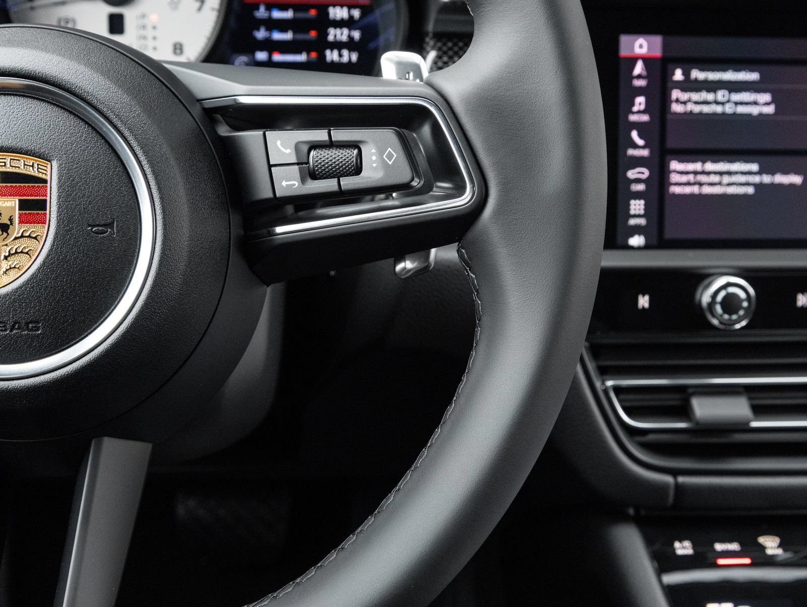Certified 2026 Porsche Macan AWD/4WD image 16