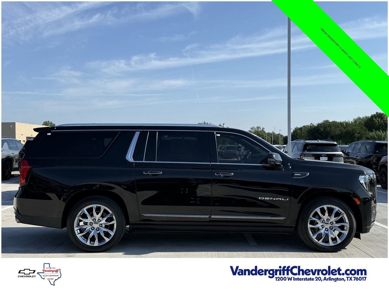 Used 2023 GMC Yukon XL Denali Ultimate w/ LPO, Floor Liner Package AWD/4WD image 3