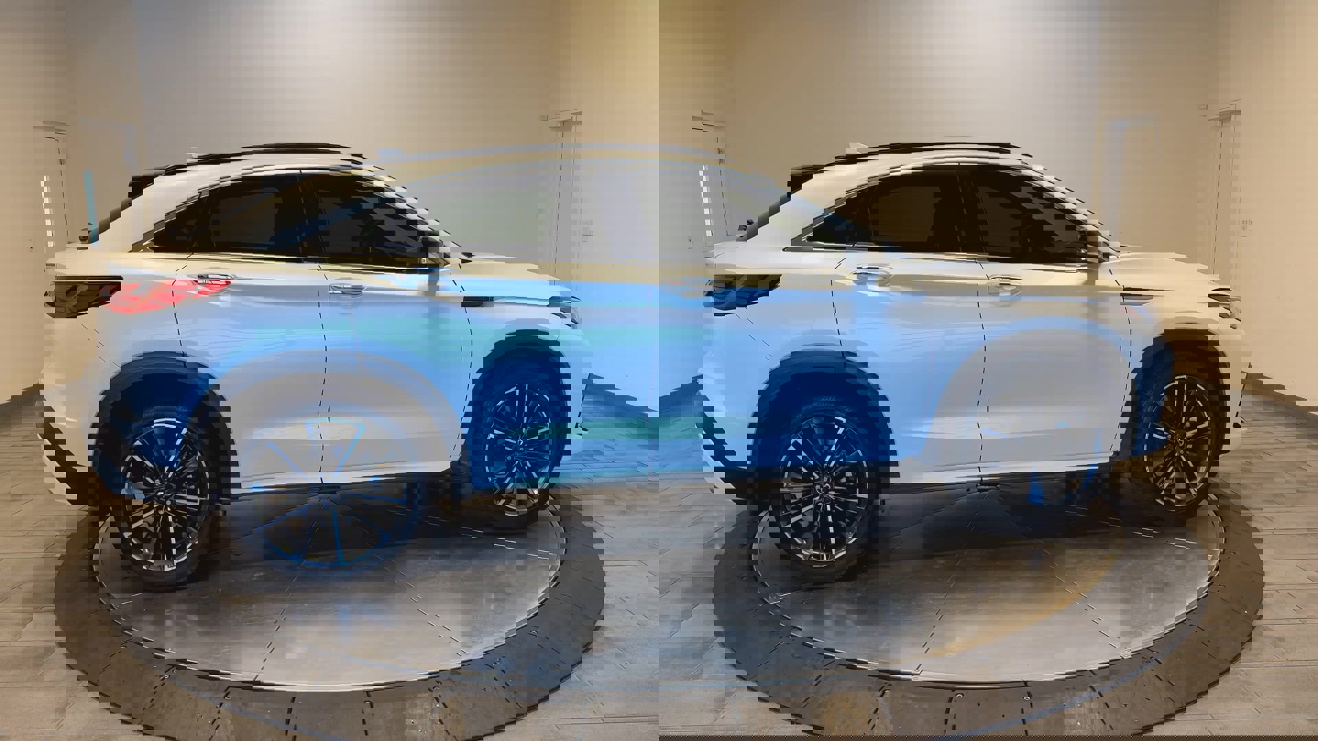 Certified 2025 INFINITI QX55 Luxe w/ Cargo Package image 9