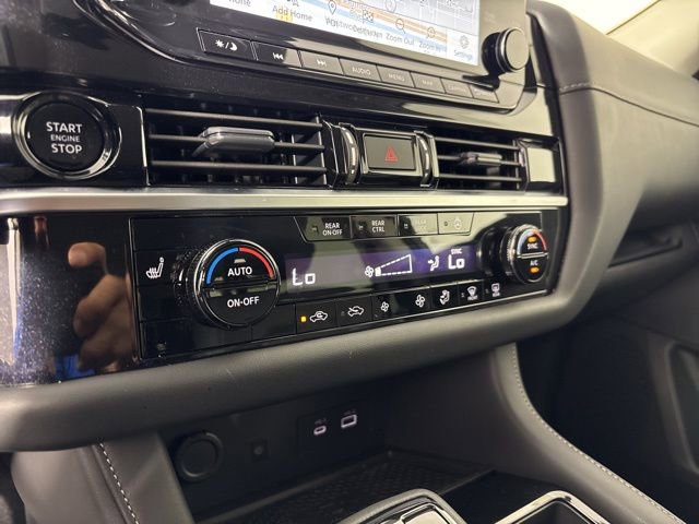 Used 2025 Nissan Pathfinder SL w/ Black Appearance Package image 29