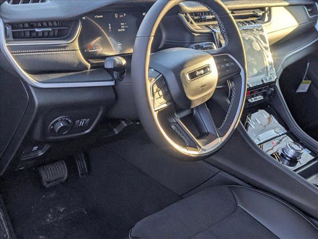 New 2025 Jeep Grand Cherokee L Laredo image 3