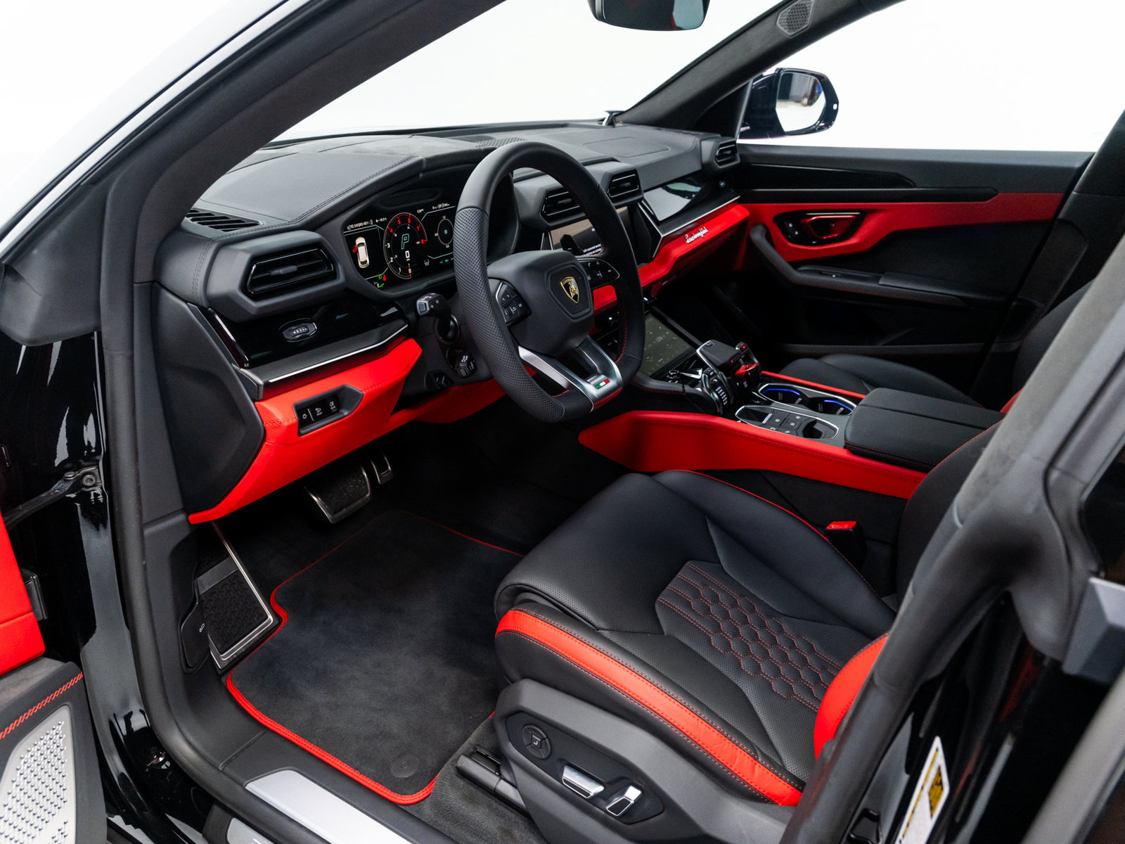 Used 2025 Lamborghini Urus SE AWD/4WD image 31