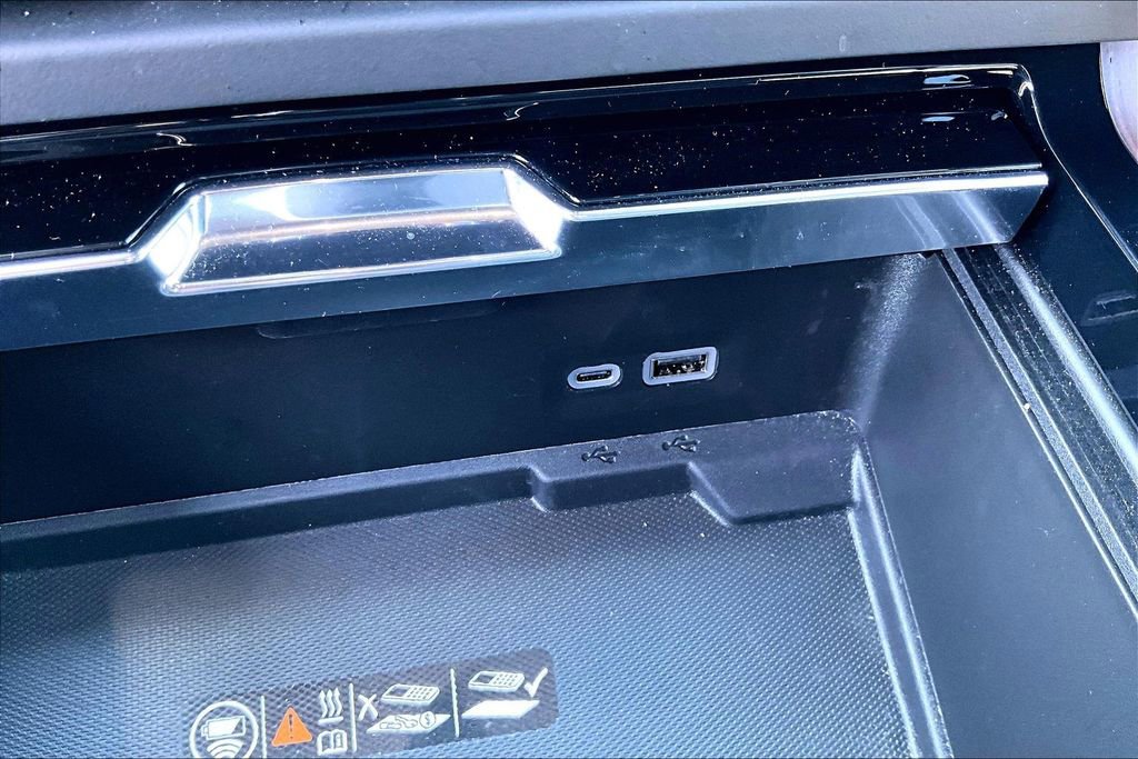 Used 2025 GMC Yukon Denali image 16