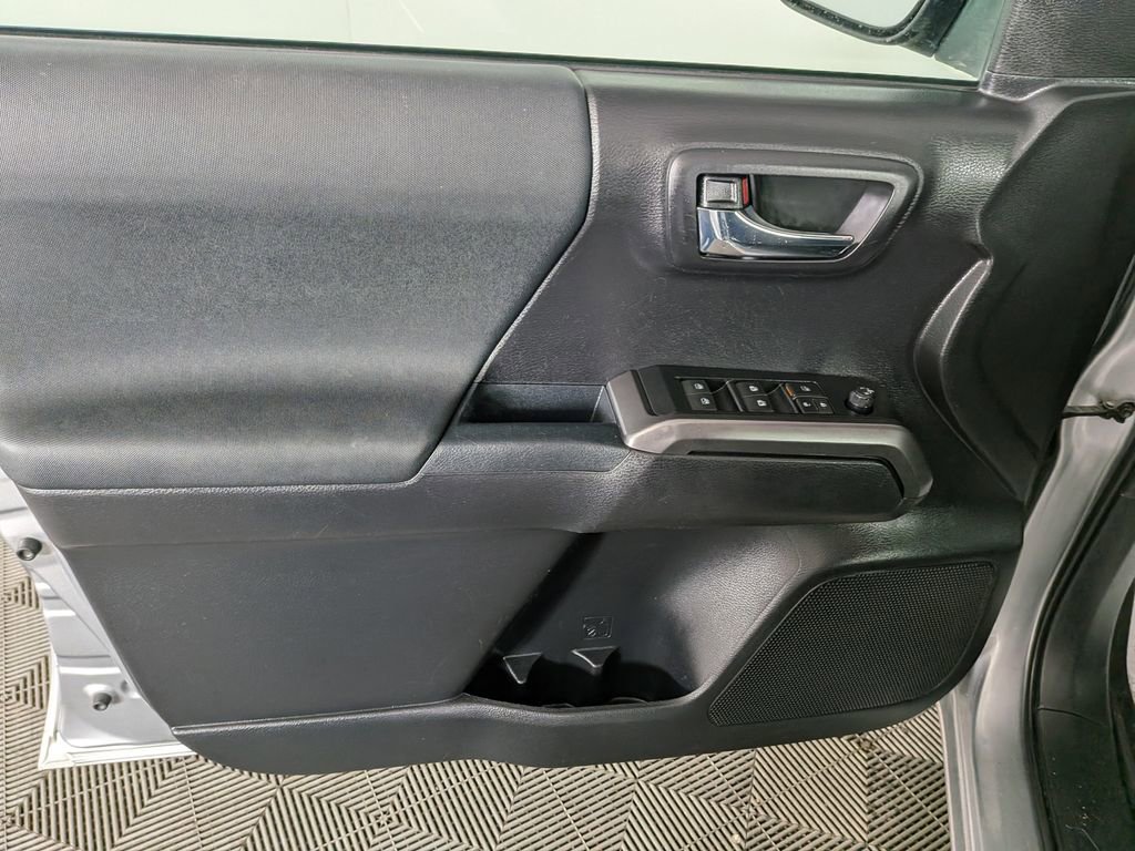 Used 2021 Toyota Tacoma TRD Off-Road image 16