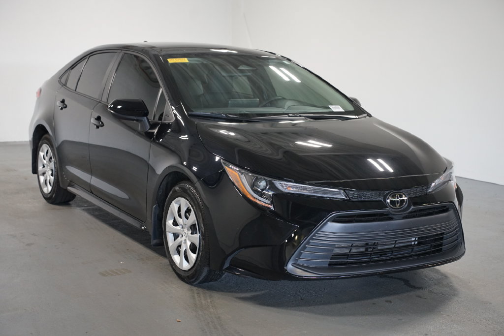 Certified 2025 Toyota Corolla LE FWD image 3
