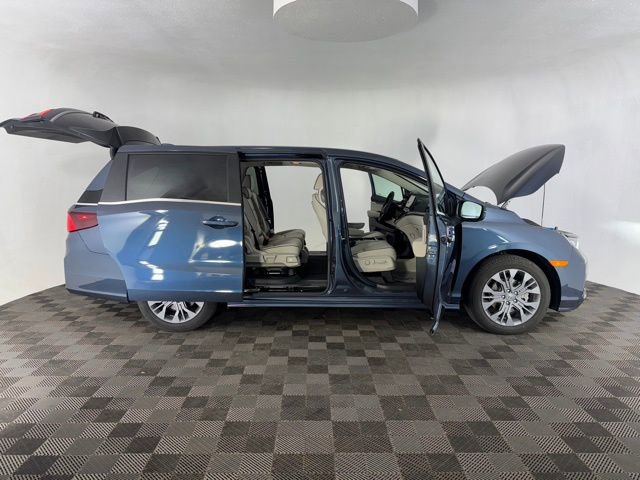 Certified 2026 Honda Odyssey Touring image 17