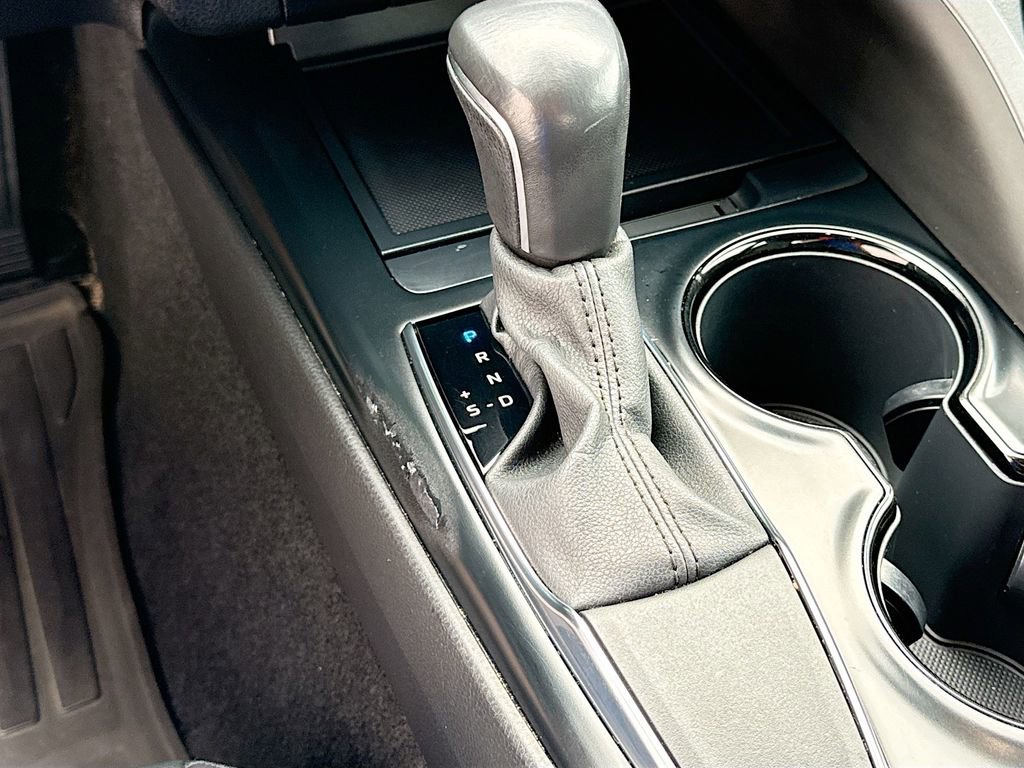 Used 2020 Toyota Camry SE image 16