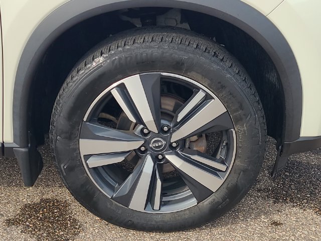 Used 2023 Nissan Rogue SL AWD/4WD image 9