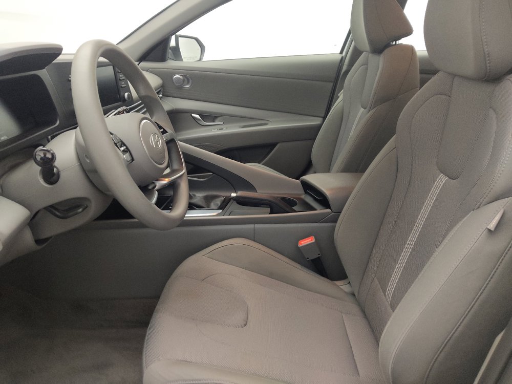 Used 2025 Hyundai Elantra SE FWD image 17