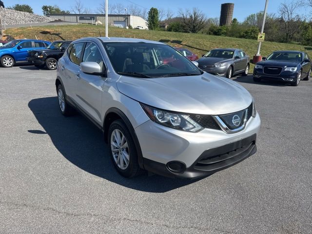 Used 2019 Nissan Rogue Sport S w/ Appearance Package FWD image 2