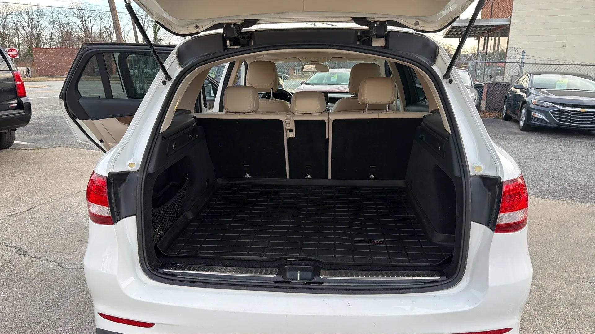Used 2017 Mercedes-Benz GLC 300 w/ Premium 2 Package image 27