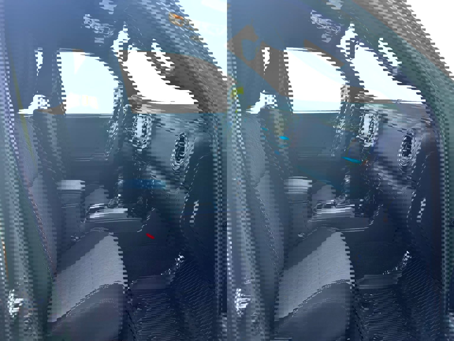 Used 2021 Toyota Tacoma TRD Off-Road w/ Technology Package image 17