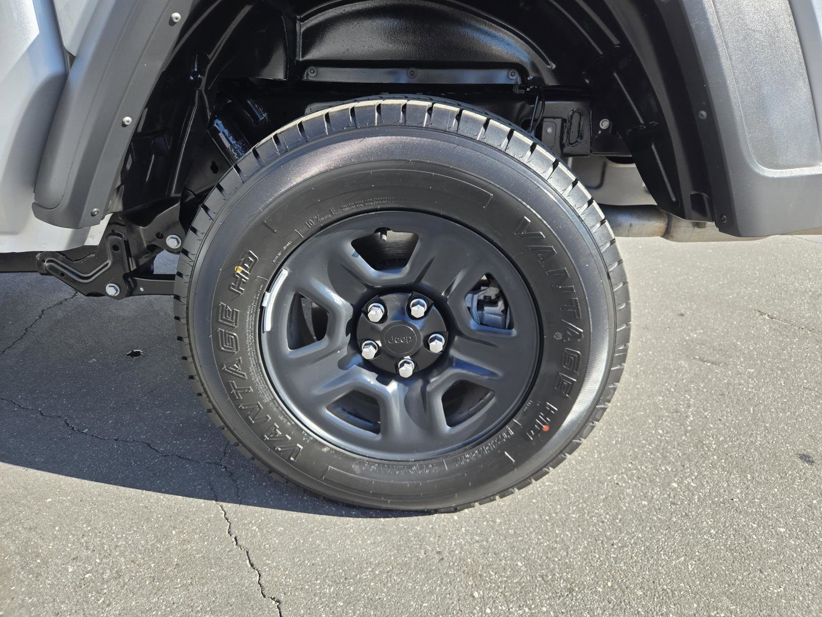 Certified 2023 Jeep Gladiator Sport image 34