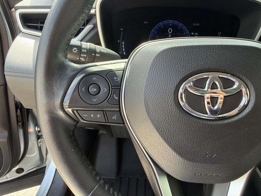 Used 2023 Toyota Corolla Cross XLE w/ Convenience Package FWD image 26