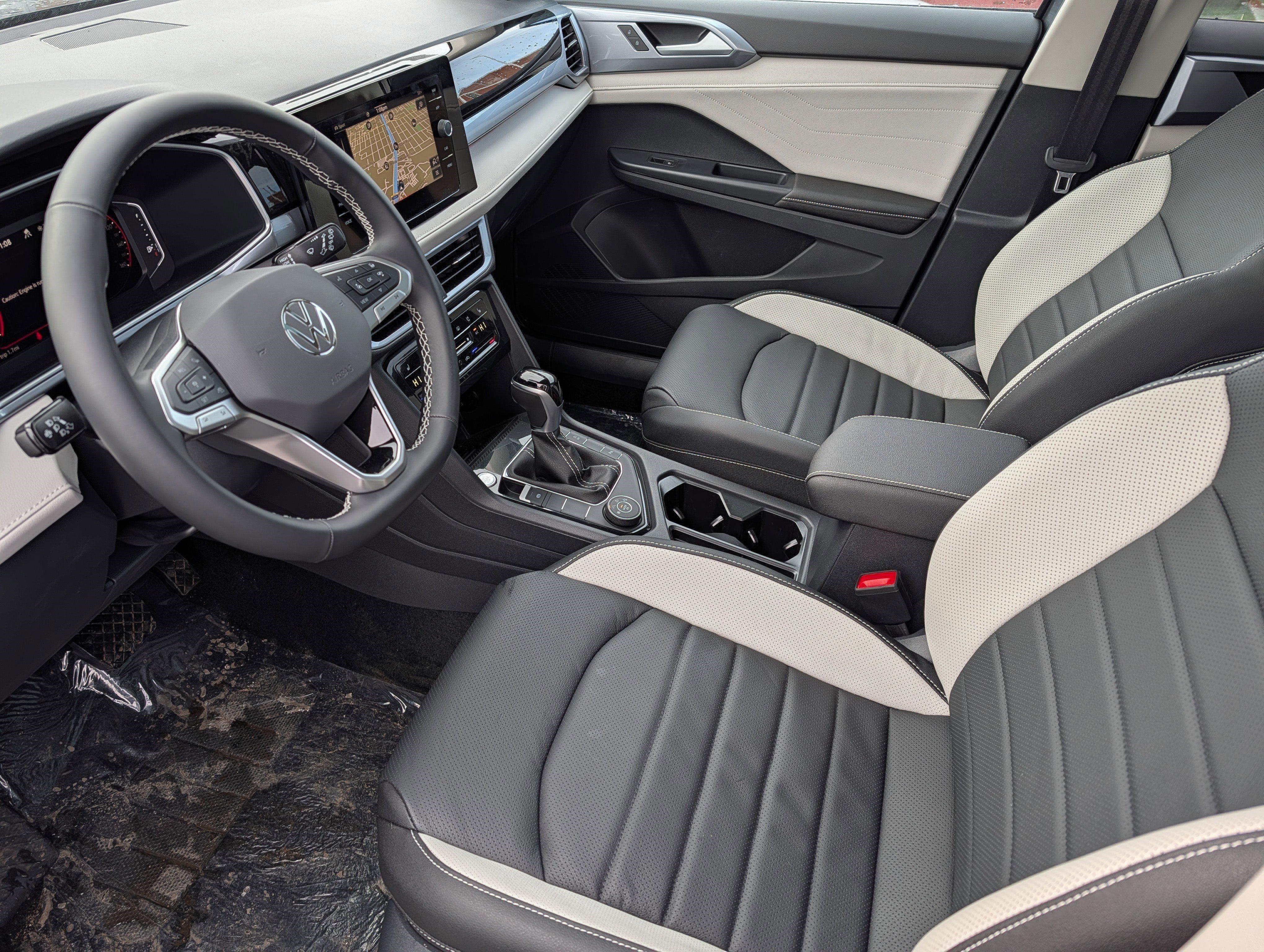 New 2026 Volkswagen Taos SEL image 5