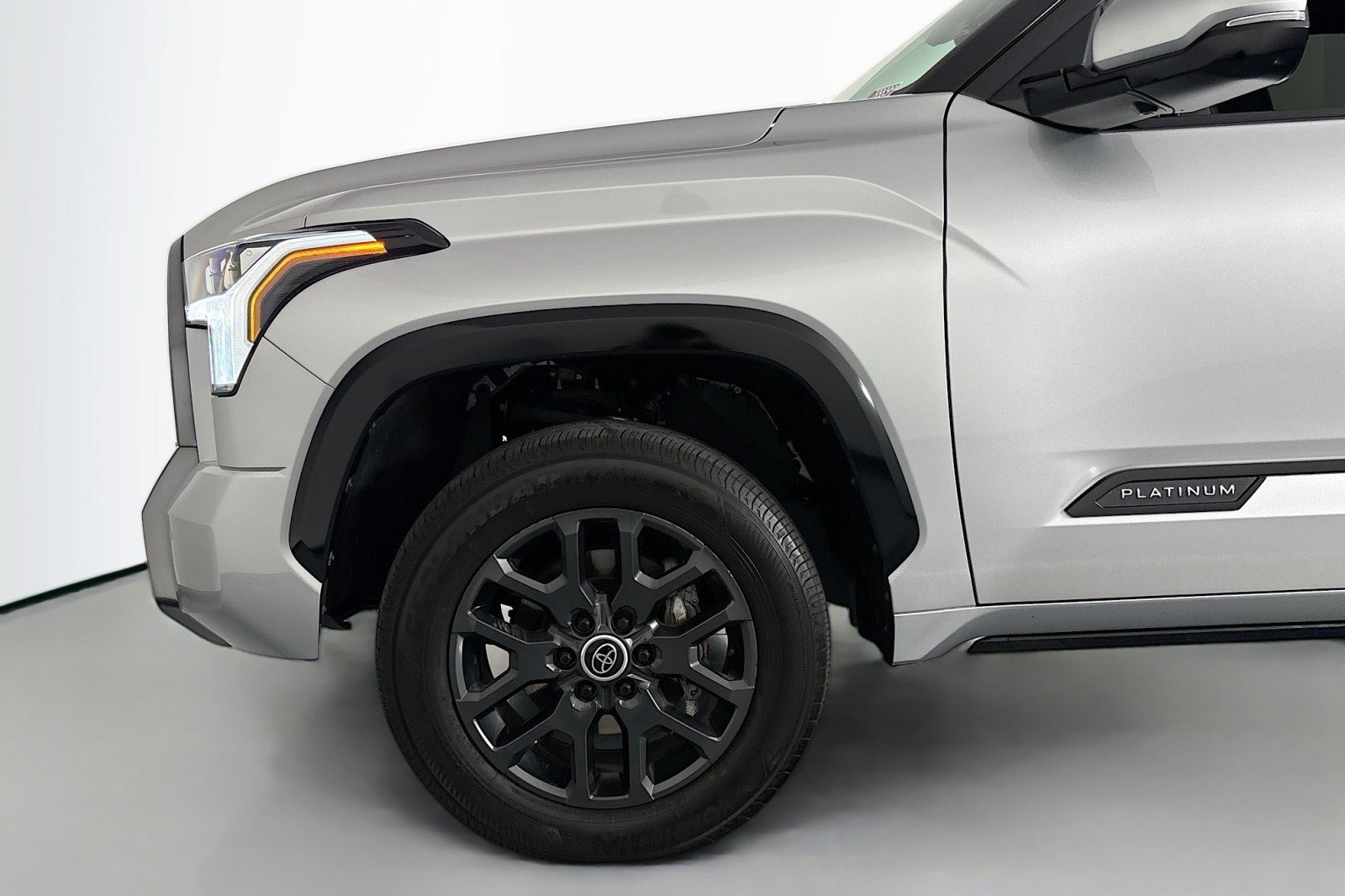 Used 2024 Toyota Tundra Platinum AWD/4WD image 11