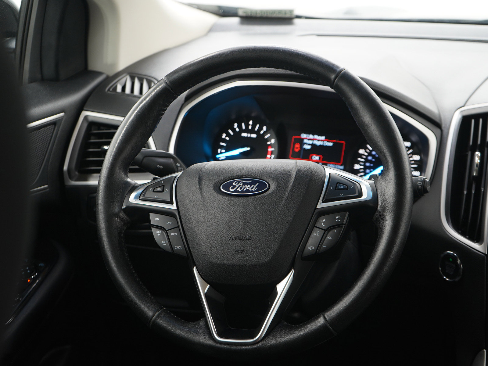 Used 2018 Ford Edge SEL w/ Class II Trailer Tow Package AWD/4WD image 15