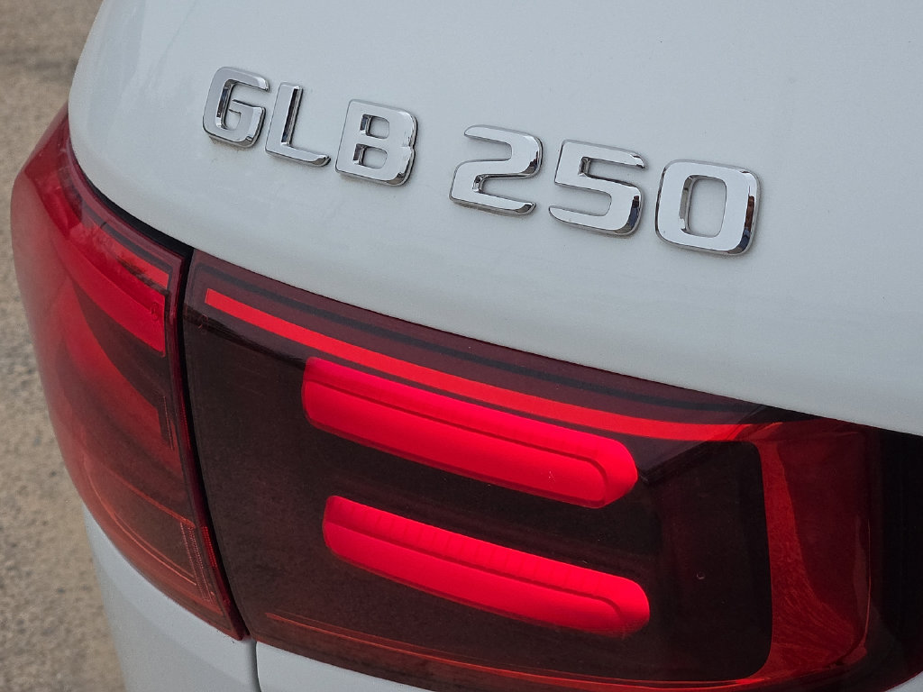 New 2026 Mercedes-Benz GLB 250 image 8