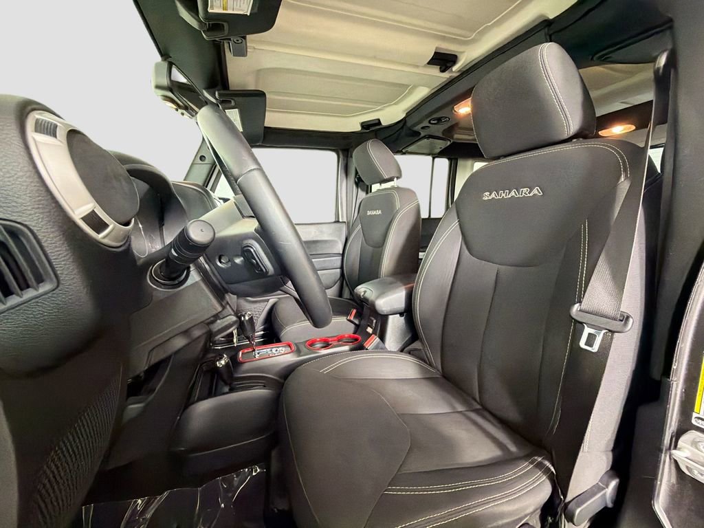 Used 2018 Jeep Wrangler Unlimited Sahara AWD/4WD image 18