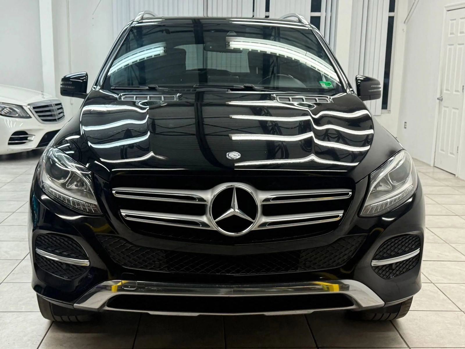 Used 2016 Mercedes-Benz GLE 350 w/ Premium Package image 2