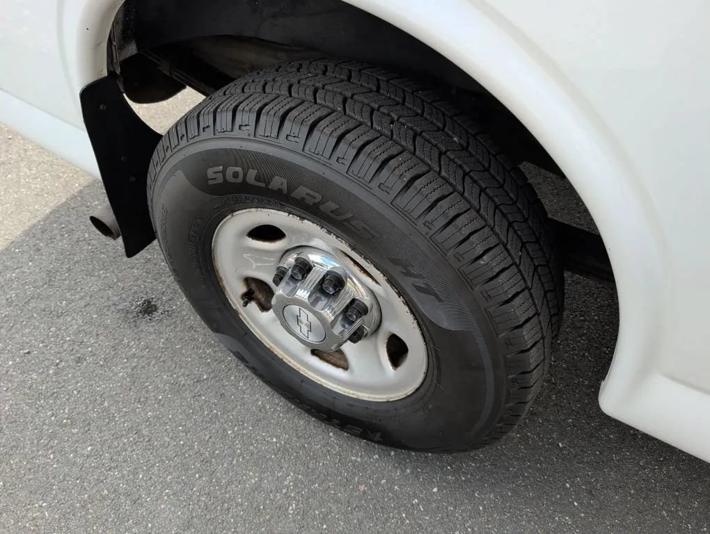Used 2017 Chevrolet Express 2500 LT w/ LT Preferred Equipment Group RWD image 13