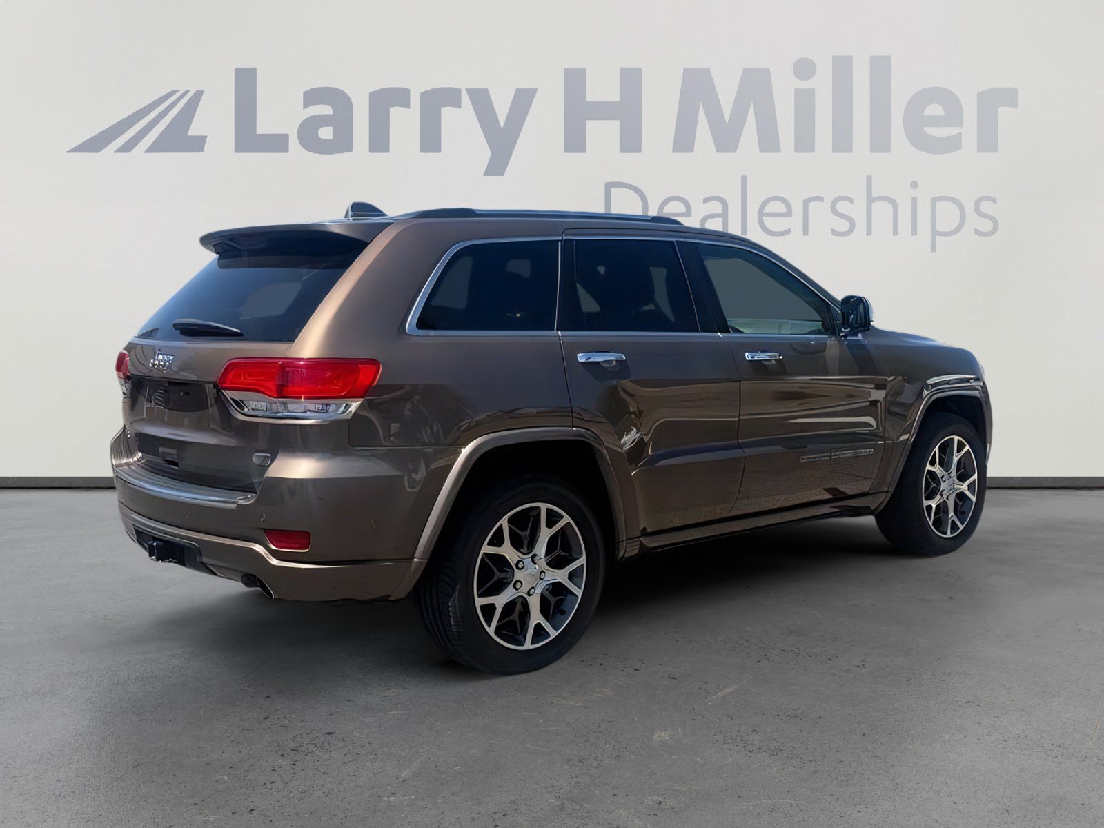 Used 2019 Jeep Grand Cherokee Overland AWD/4WD image 5