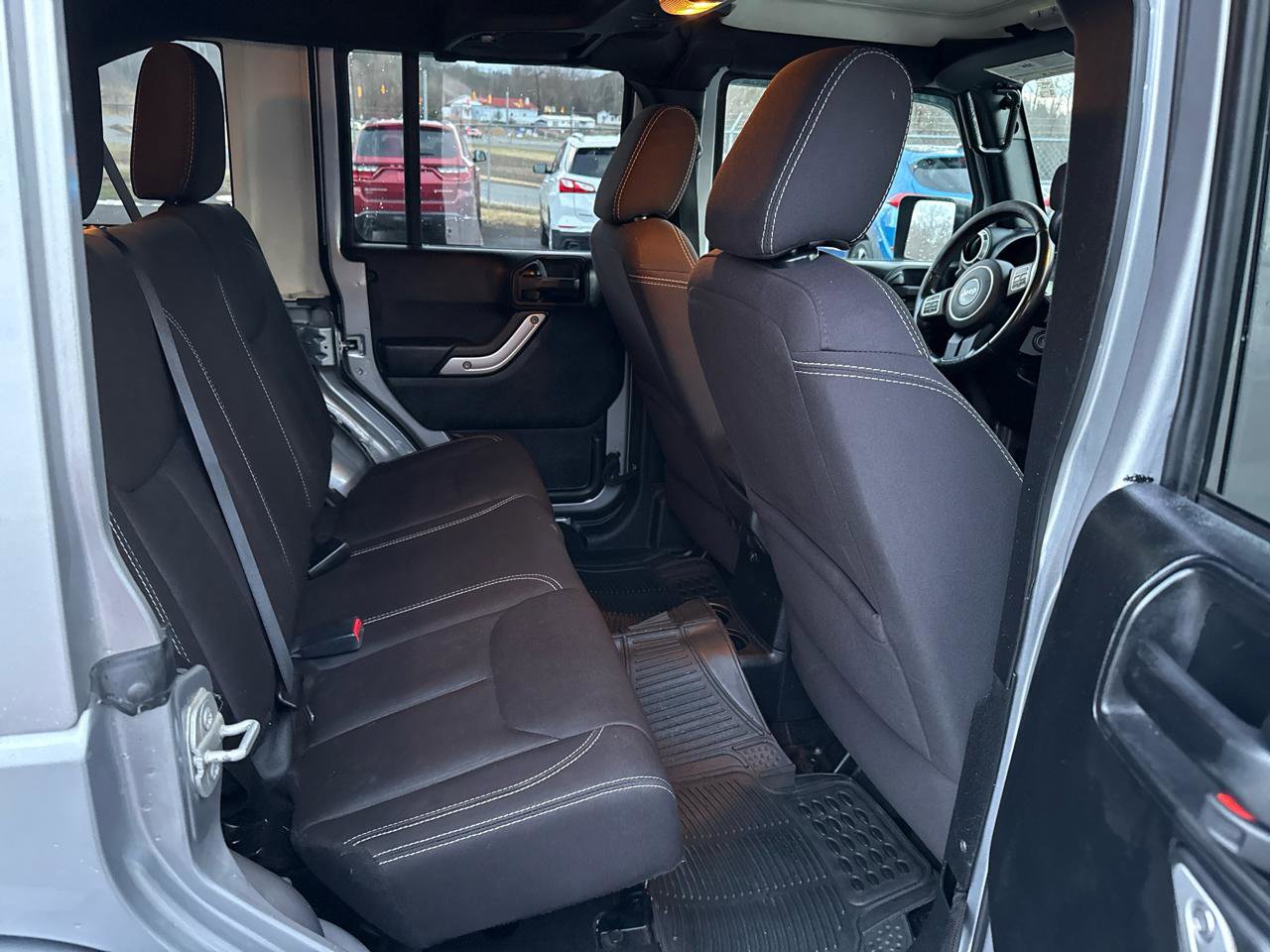 Used 2015 Jeep Wrangler Unlimited Sahara w/ Connectivity Group AWD/4WD image 13