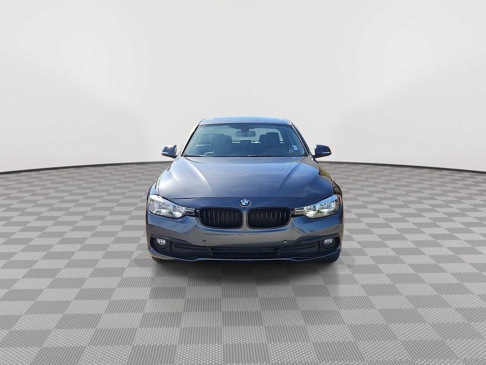 Used 2016 BMW 320i Sedan RWD image 3
