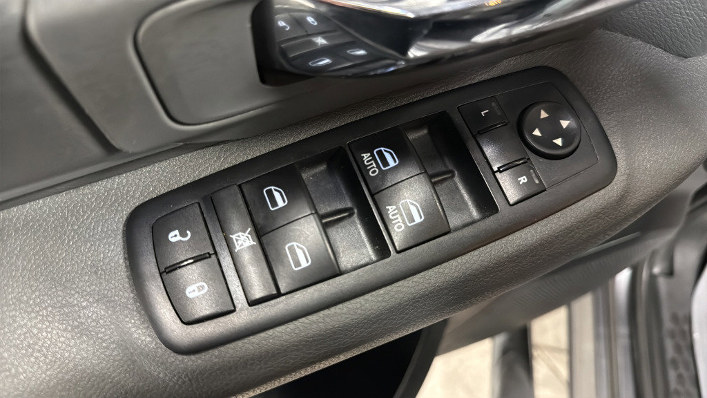 Used 2016 RAM 1500 Classic SLT image 15