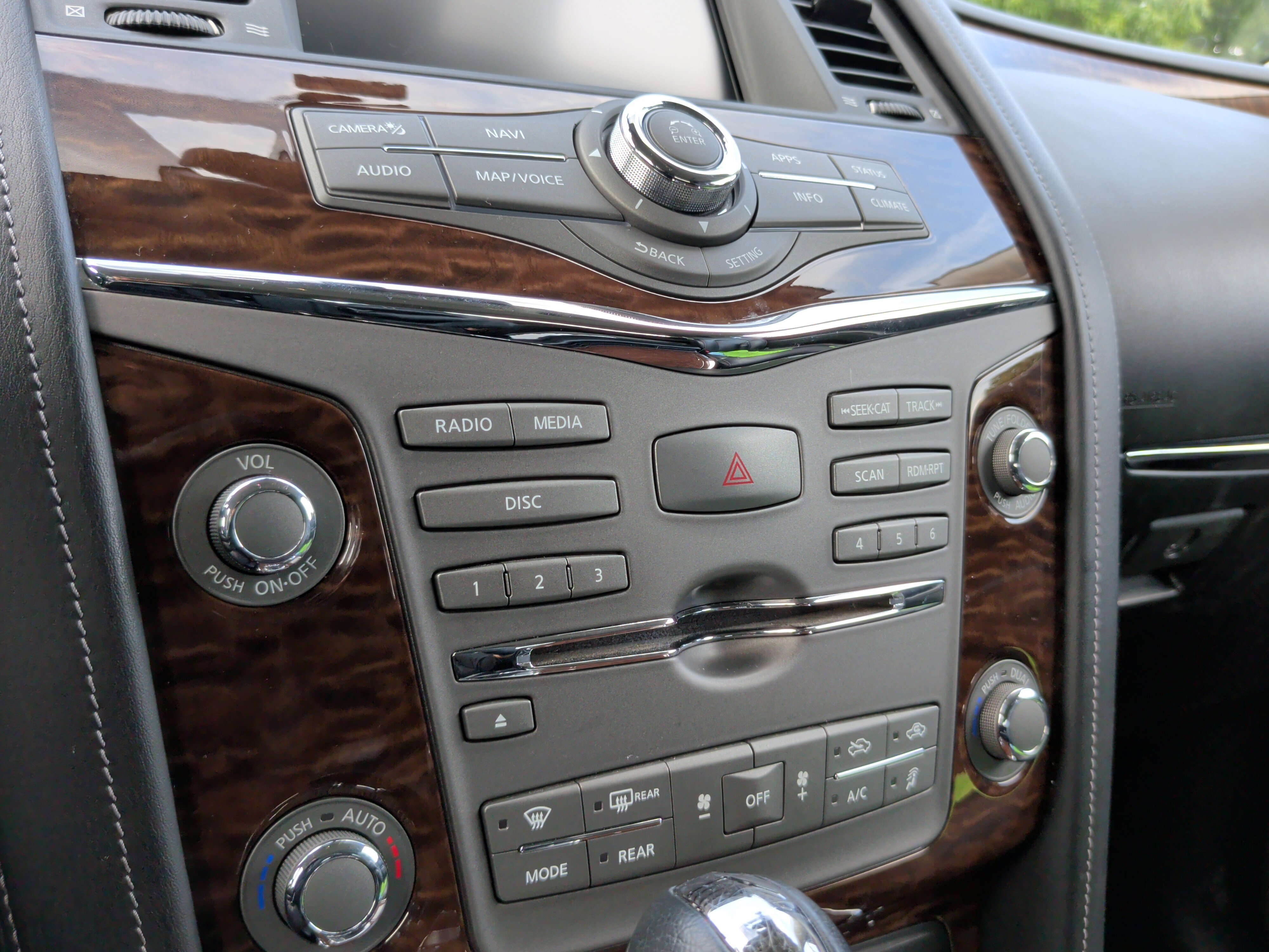 Used 2020 Nissan Armada Platinum w/ Interior Lighting Package AWD/4WD image 20