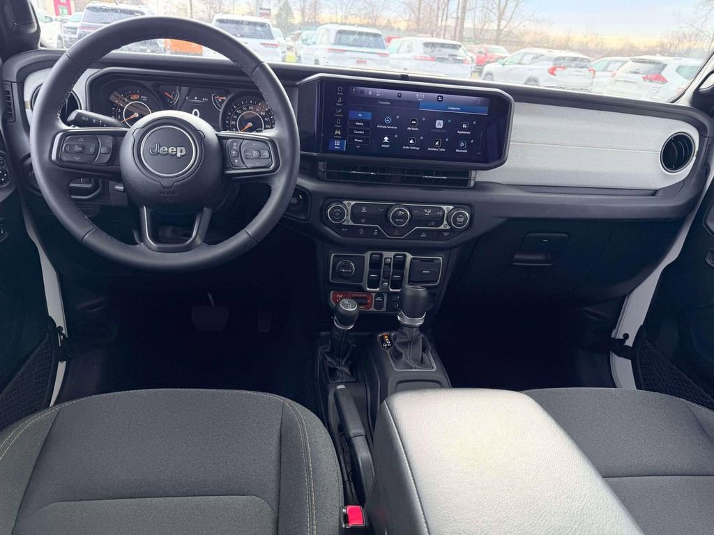 Used 2025 Jeep Wrangler Willys AWD/4WD image 3