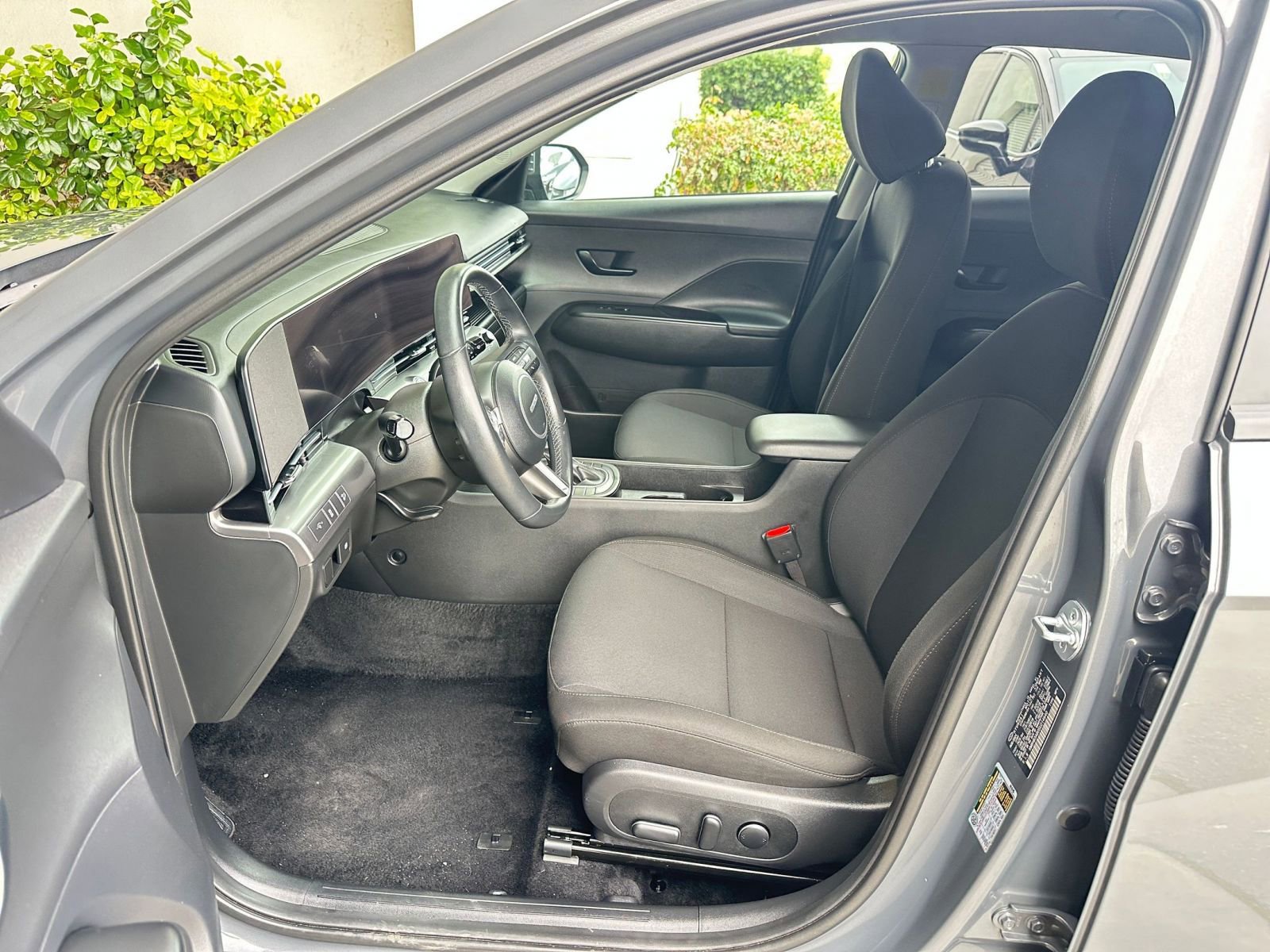 Used 2025 Hyundai Kona SEL image 27