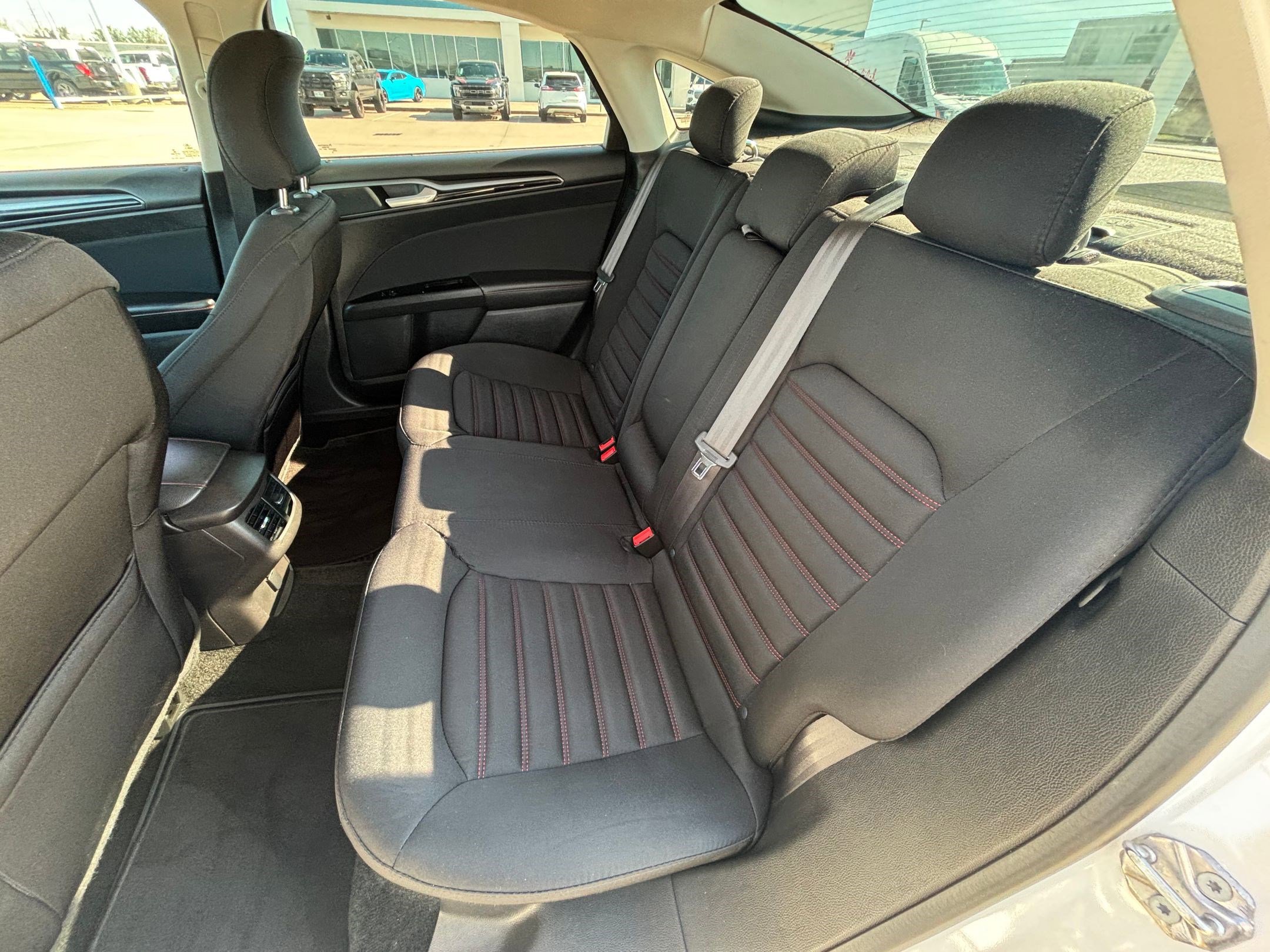 Used 2016 Ford Fusion SE image 24