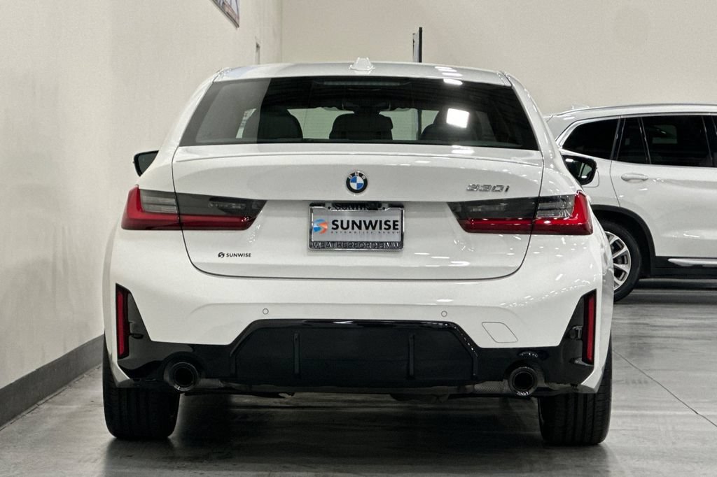 Used 2023 BMW 330i Sedan w/ M Sport Package RWD image 5