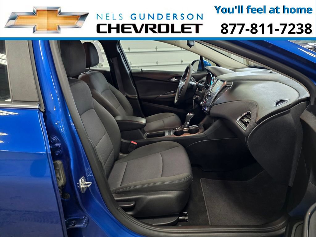 Used 2017 Chevrolet Cruze LT image 12