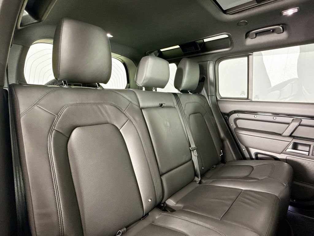 Used 2025 Land Rover Defender 110 S image 15