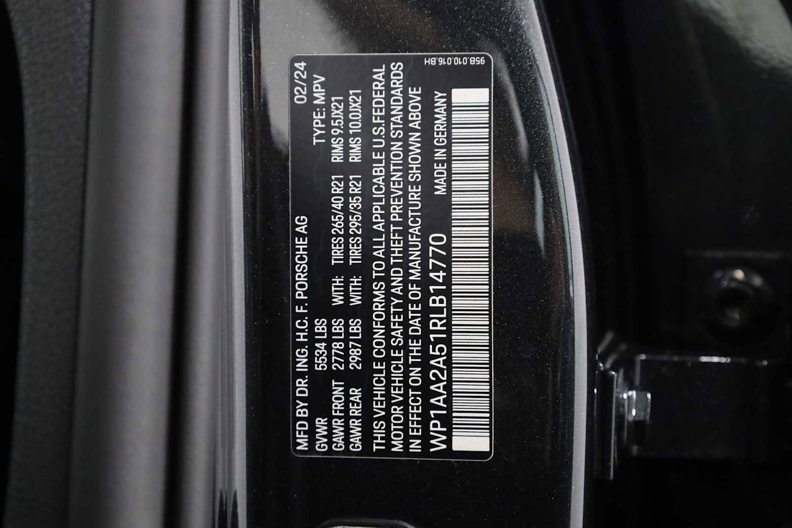 Certified 2024 Porsche Macan AWD/4WD image 44