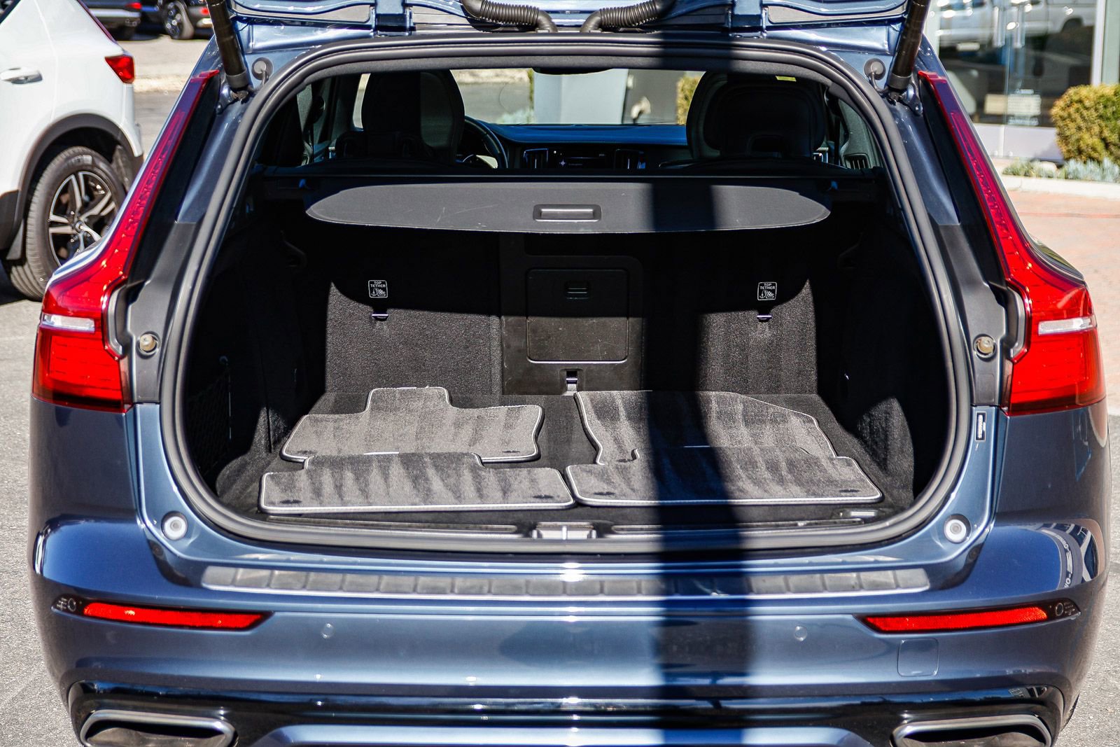 Used 2021 Volvo V60 T6 R-Design w/ Advanced Package image 30