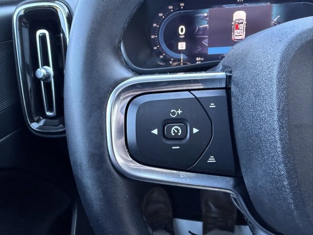 Used 2023 Volvo XC40 B5 Plus image 13