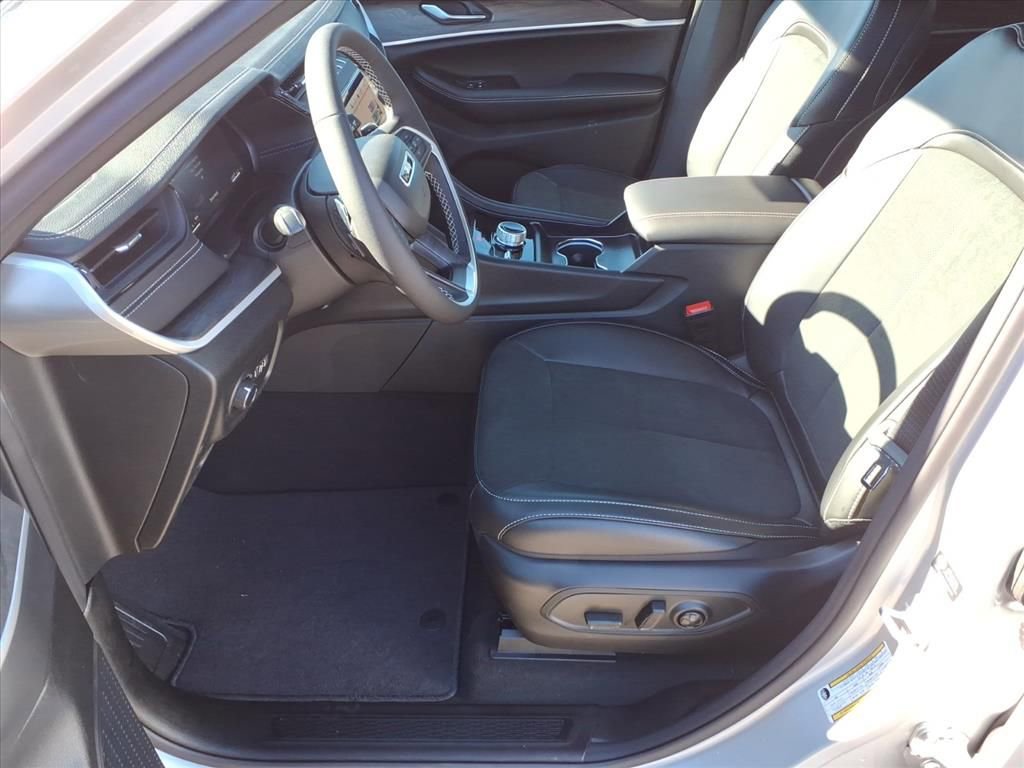 New 2026 Jeep Grand Cherokee Altitude image 11