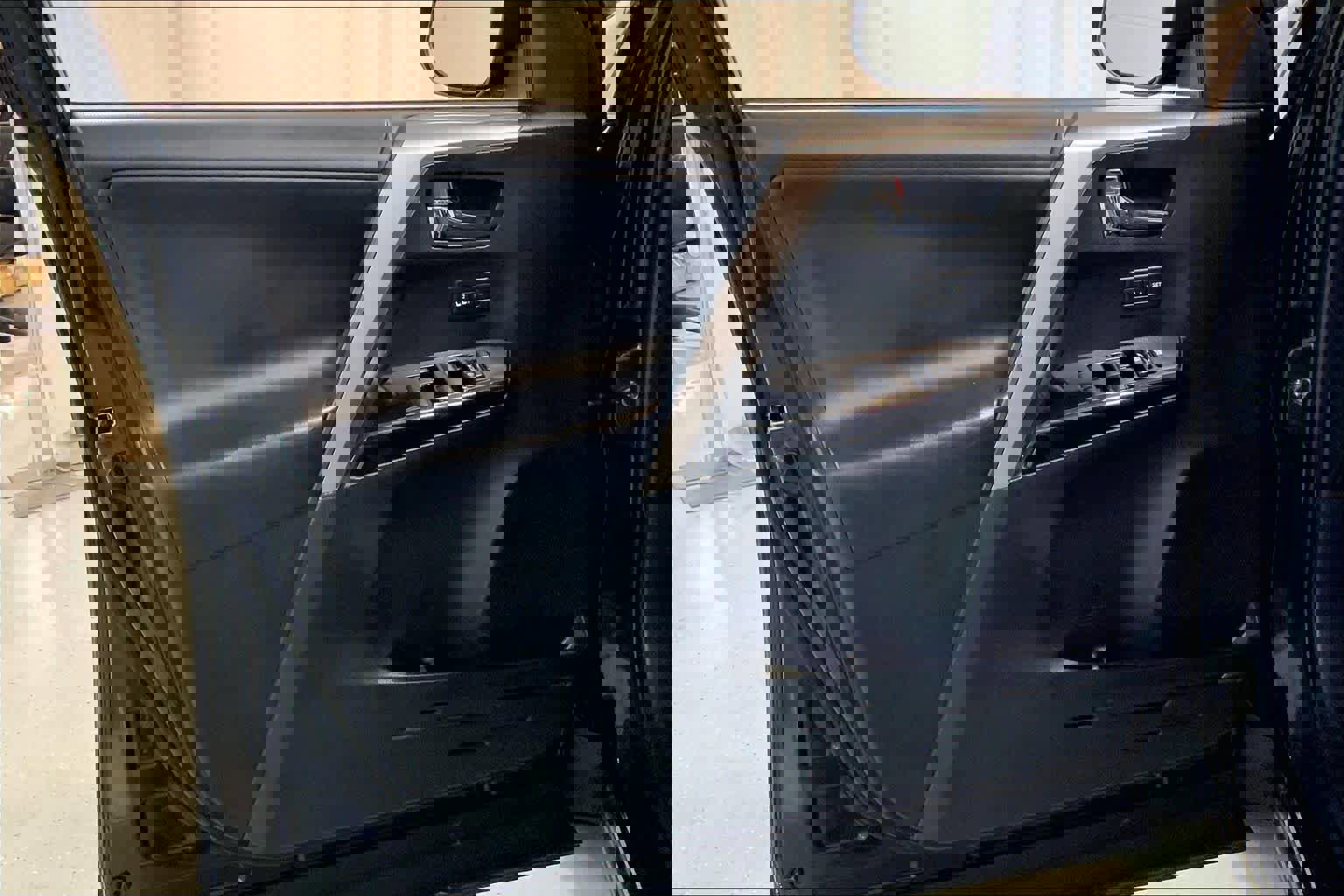 Used 2017 Toyota RAV4 Limited image 22