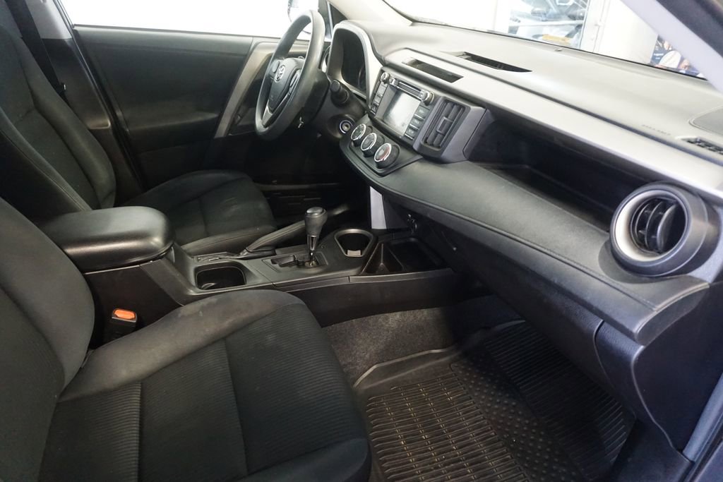 Used 2016 Toyota RAV4 LE image 15