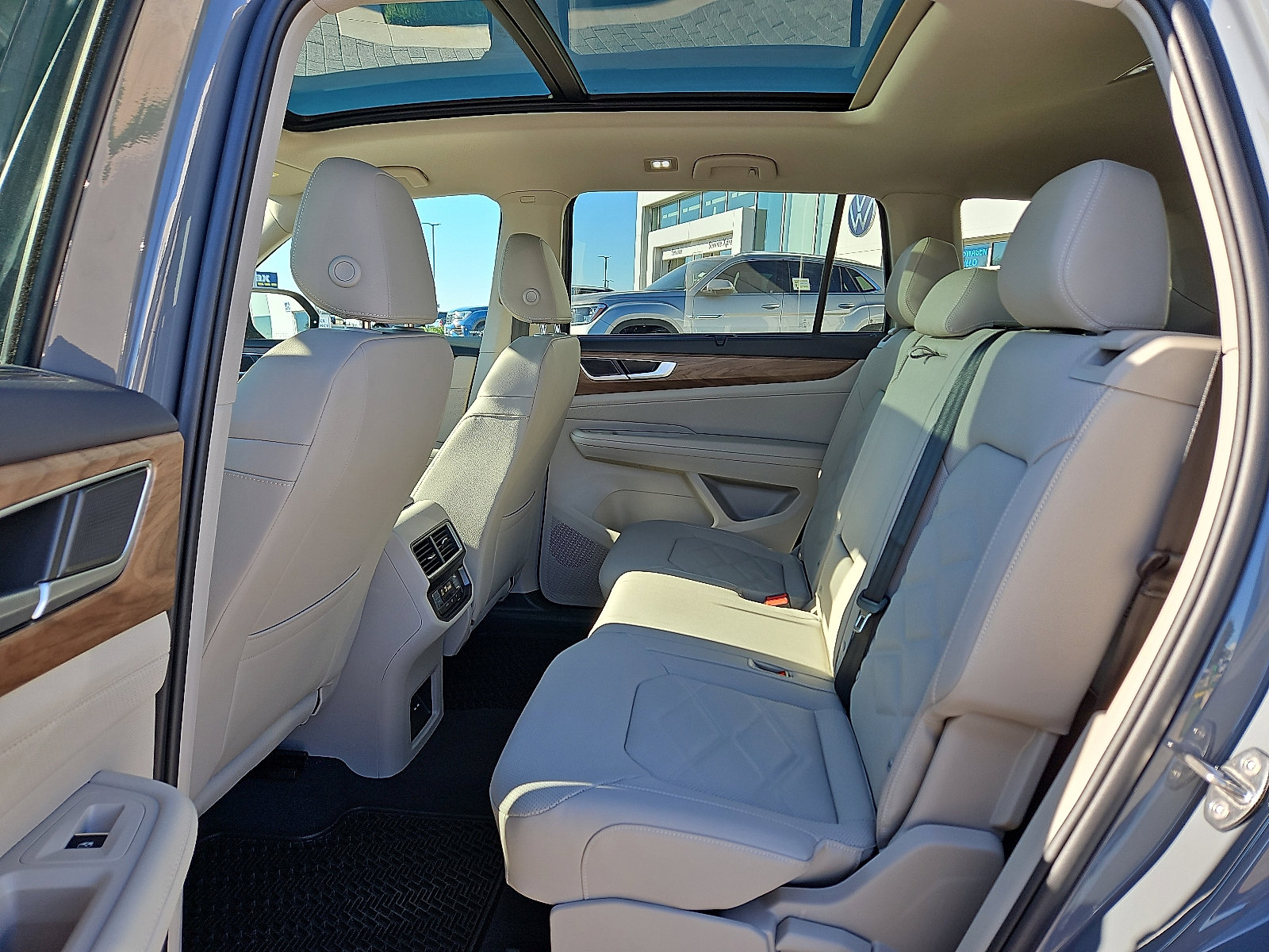 New 2026 Volkswagen Atlas SE image 11